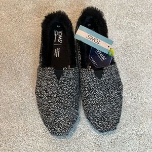 Tom’s Cozy Knit Slippers NWT